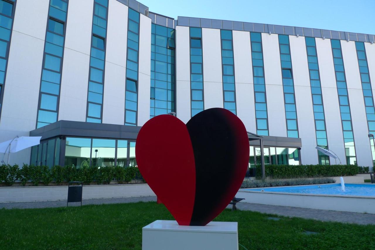 Ibis Styles Milano Melegnano Carpiano Exterior foto