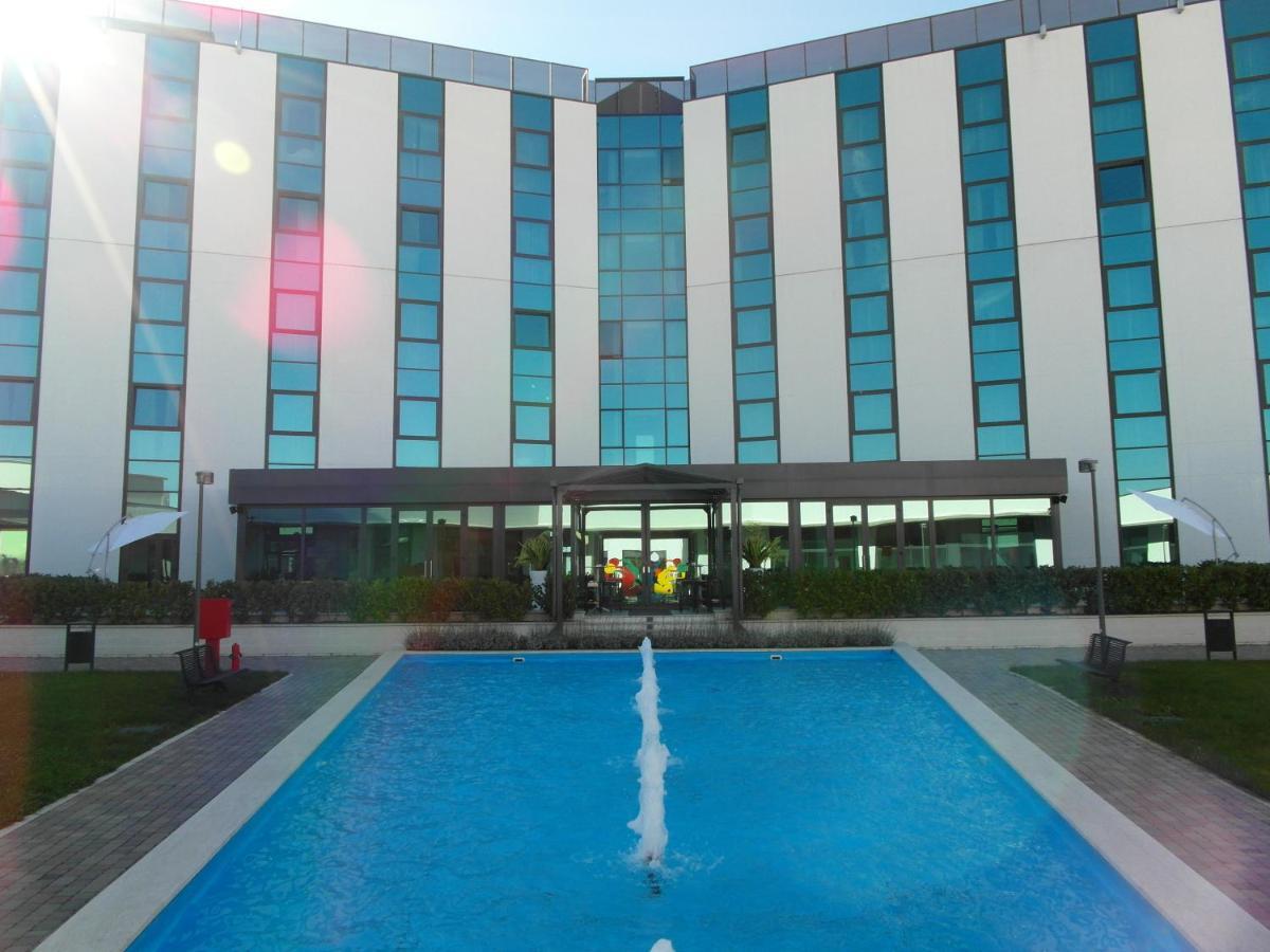 Ibis Styles Milano Melegnano Carpiano Exterior foto