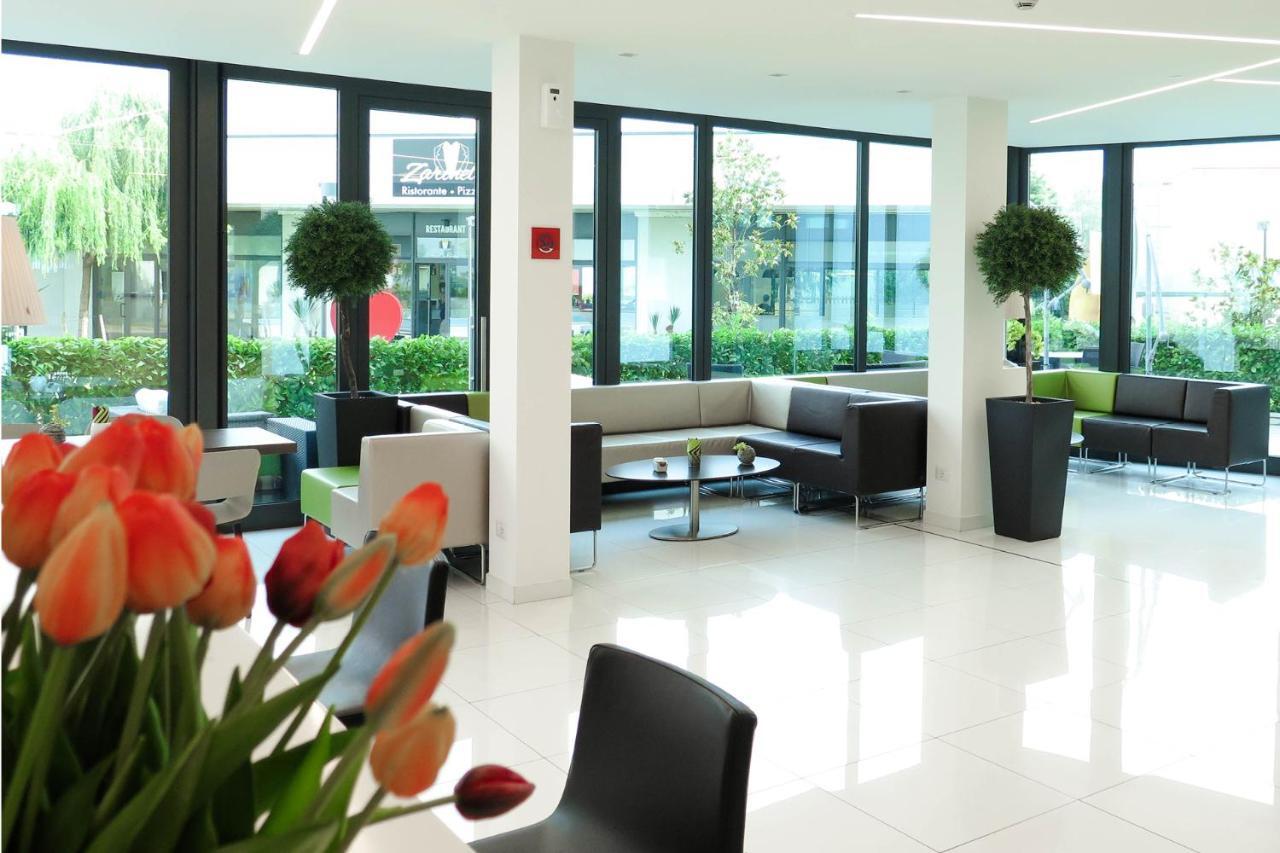 Ibis Styles Milano Melegnano Carpiano Exterior foto