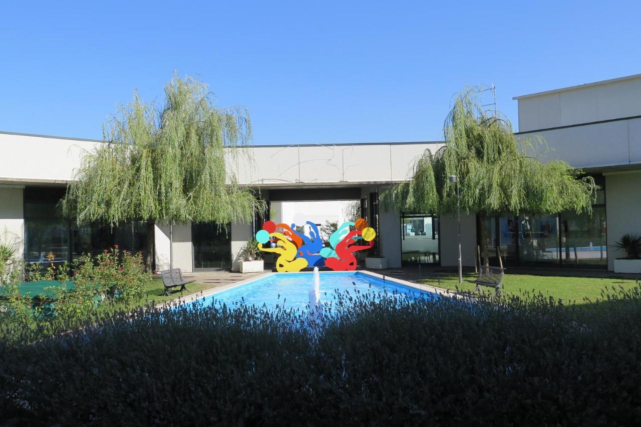 Ibis Styles Milano Melegnano Carpiano Exterior foto