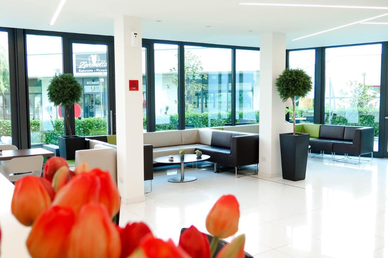 Ibis Styles Milano Melegnano Carpiano Exterior foto