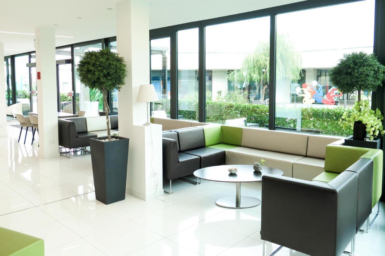 Ibis Styles Milano Melegnano Carpiano Exterior foto